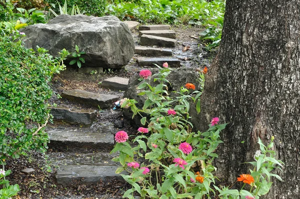 Escaleras de piedra natural —  Fotos de Stock