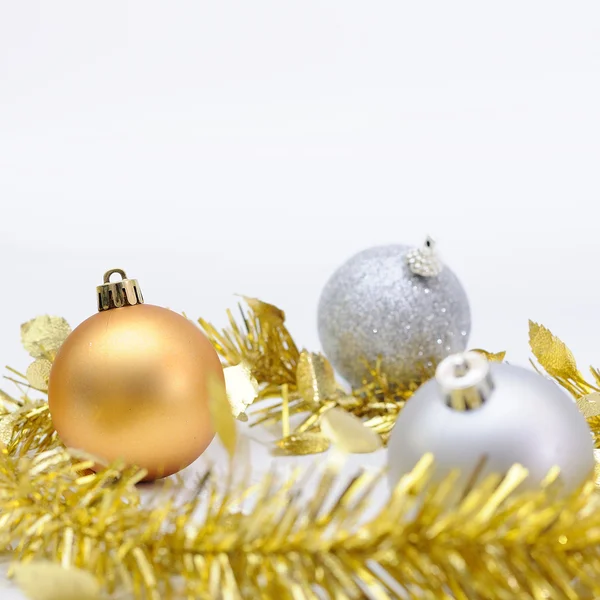 Chirstmas 's ball with golden ribbon for celebration and festiva — Stock Photo, Image