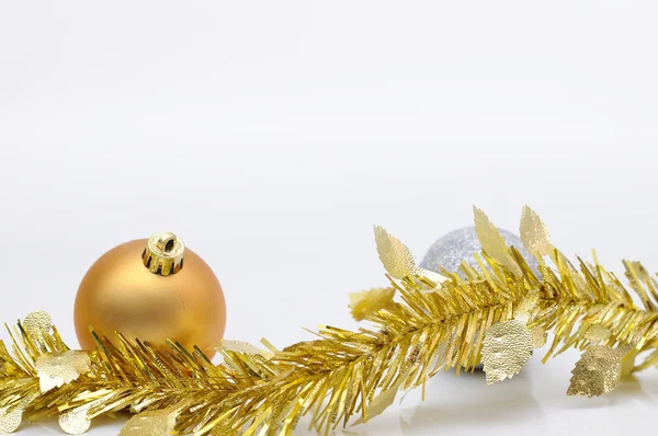 Chirstmas 's ball with golden ribbon for celebration and festiva — Stock Photo, Image