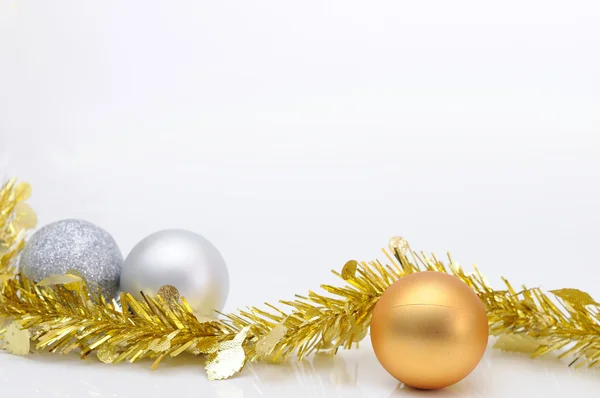 Chirstmas 's ball with golden ribbon for celebration and festiva — Stock Photo, Image