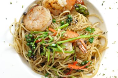 Baharatlı Tay spagetti