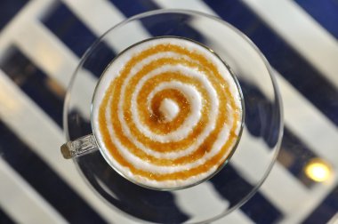 Kahve, karamel macchiato.