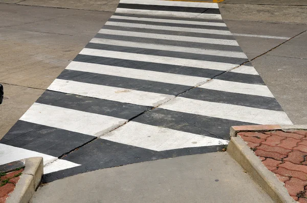 Zona Crosswalk para pessoas seguras — Fotografia de Stock