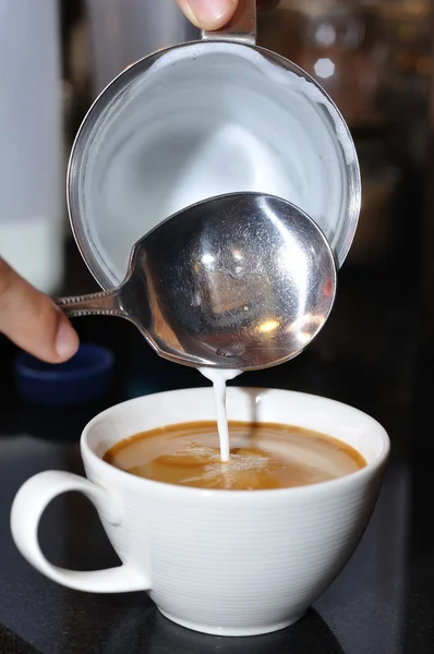 Coffee maker creating coffee — Stock Photo, Image