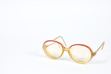 Kırmızı vintage gözüne gözlük arka plan üzerinde. 