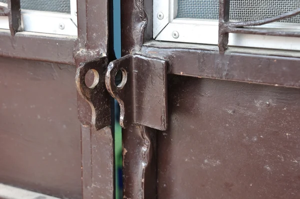 Brown steel door without padlock — Stock Photo, Image