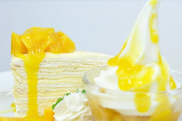 Olgun Mango krep pasta — Stok fotoğraf