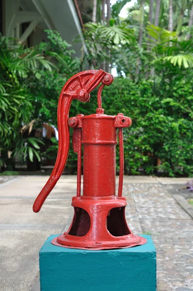 Rusty hand pump — Stock Photo, Image