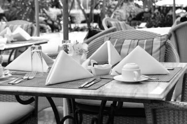 Kahvaltı tabloları ayarlama