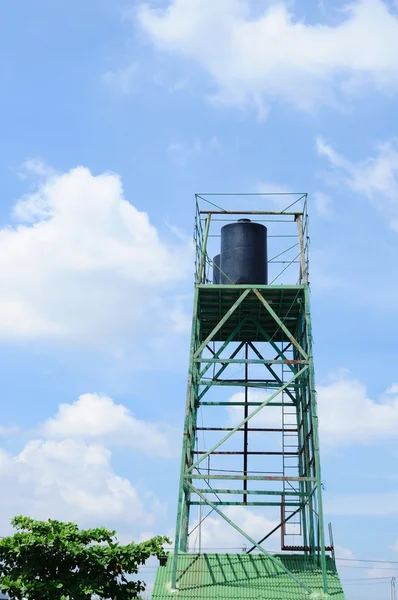 Water tank on steel tower — Stock Photo, Image