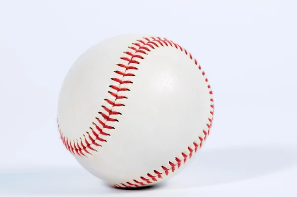 赤いニットに単一の野球. — ストック写真