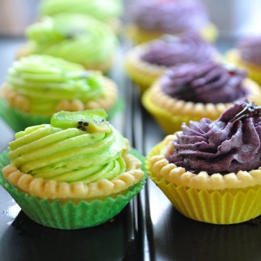 Meyve tart siyah tepsi