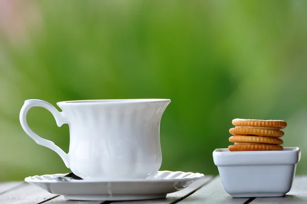 Klassische weiße Teetasse — Stockfoto