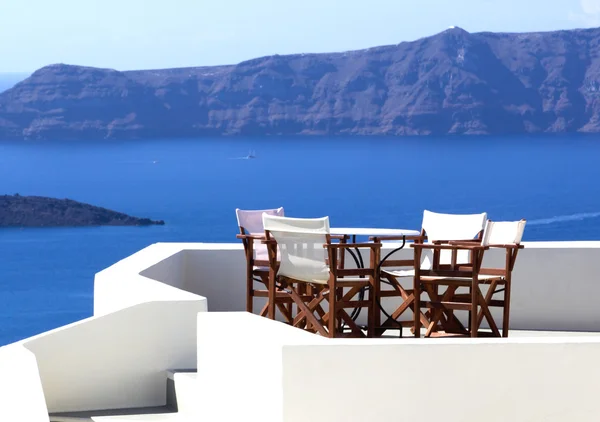 Santorini Adası Aegean manzaralı üst kısmında Restoran — Stok fotoğraf