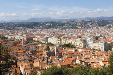 Shatto'nın Tepesi'nden ısmarlayarak. Eski şehrin kırmızı çatılar, 