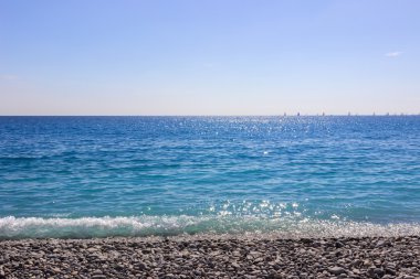 Fransız Rivierası'nda, çakıl plaj, Azure sahil