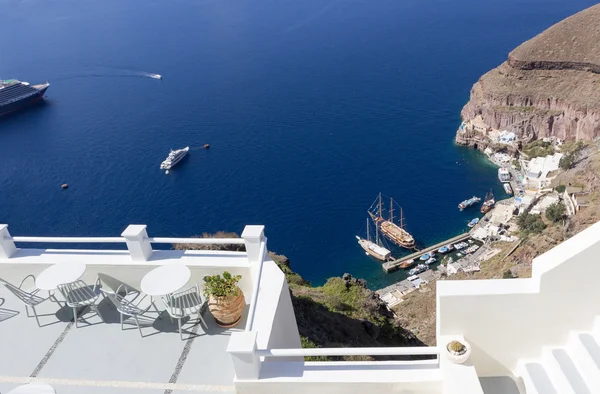 Restoranın terasında, Ege Denizi Santorini Adası üzerinden görüntülemek, — Stok fotoğraf