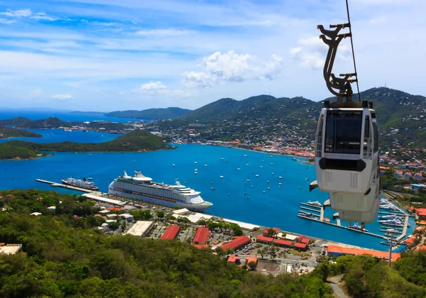 Visa vid harbor St Thomas, Usvi, från Paradise Point — Stockfoto