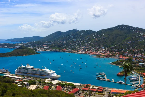 Vista al porto di San Tommaso dalla collina — Foto Stock