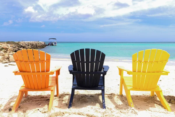 Coloridas sillas de playa —  Fotos de Stock