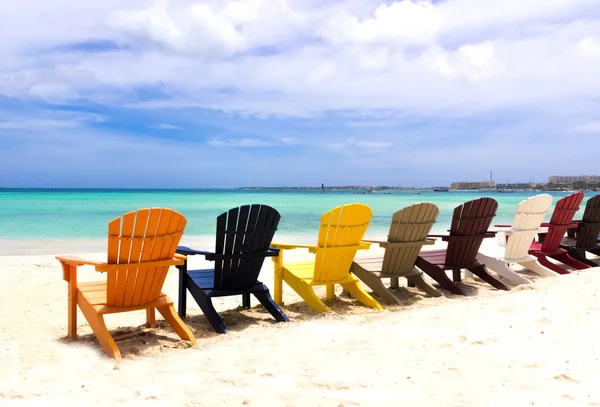 色彩斑斓的海滩椅子 — 图库照片