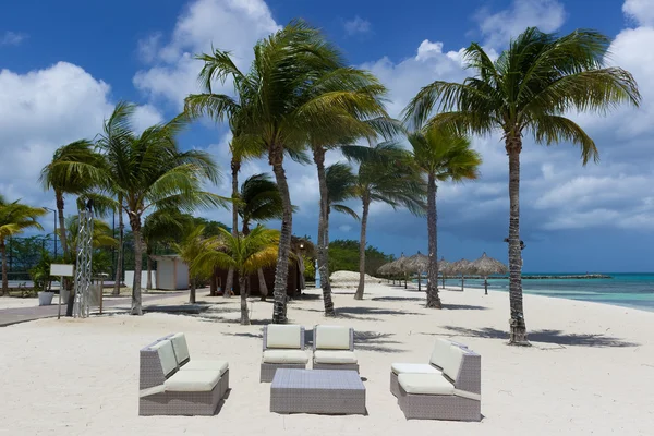 Restaurang lounde zon på stranden — Stockfoto