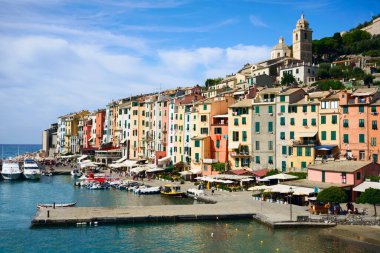                                San Lorenzo Kilisesi, Doria Kalesi ve Gotik St. Peter Kilisesi, İtalyan Rivierası, Liguria, İtalya.