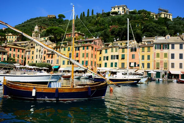 아름다운 포르토 전형적 건물들 항구인 포르토 리구리아 이탈리아의 — 스톡 사진
