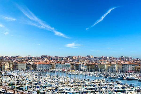                                Marsilya, Fransa 'daki eski limanın panoramik görüntüsü