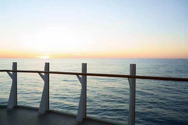 游轮上的加勒比日落 — 图库照片