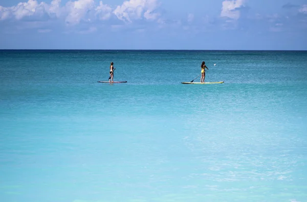 立ち上がり paddleboarding — ストック写真