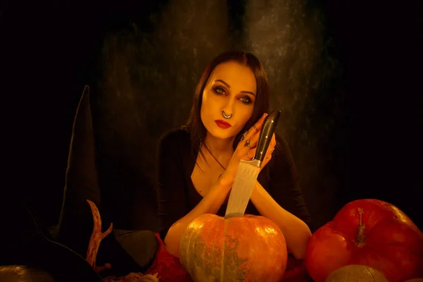 Pretty Gothic Girl Posing Pumpkins — 스톡 사진