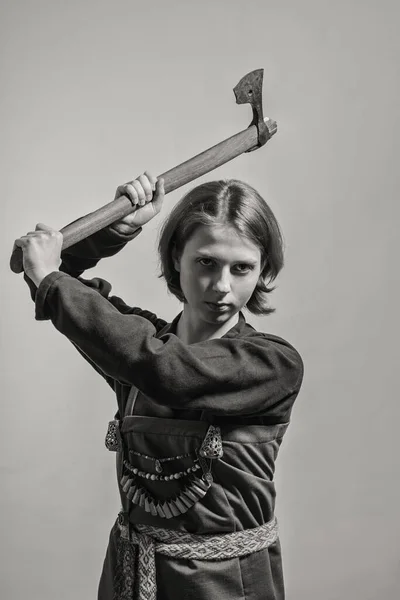 Brave Scandinavian Young Woman Axe Posing Grey Background — Stock Photo, Image