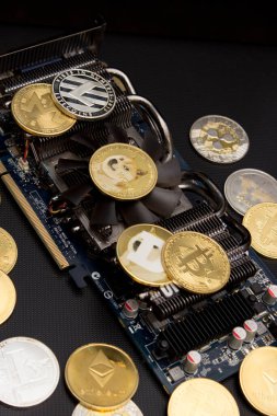 Yumuşak ışıkta video üzerine şifreli para birimleri yığını