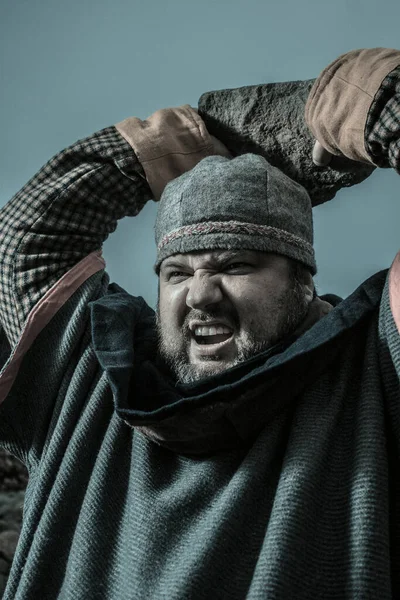 Brutal Scandinavian Warrior Throwing Boulder — Stock Photo, Image