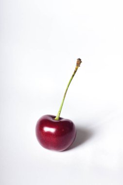 Beyaz arka planda yabanmersini