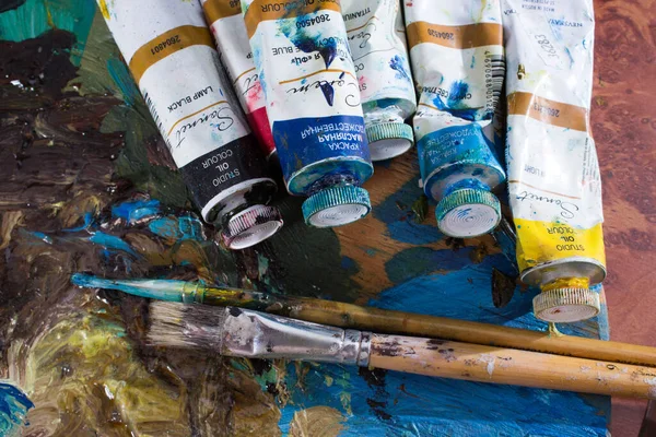 Oil Paint Tubes Laying Palette — Stock Photo, Image