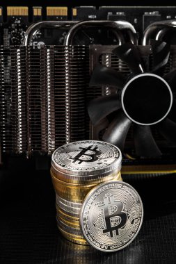 Grafik video kartı üzerine bitcoin yığını