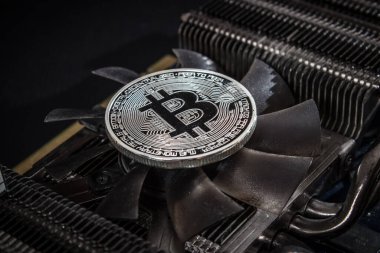 Grafik video üzerinde bir gümüş bitcoin