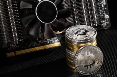 Grafik video kartı üzerine bitcoin yığını