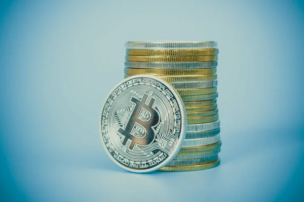 One Silver Bitcoin Stack Bitcoins Blue Background — Stock Photo, Image