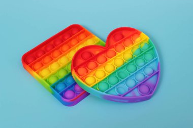 Popüler Popüler Mavi arka planda kıpırdıyor