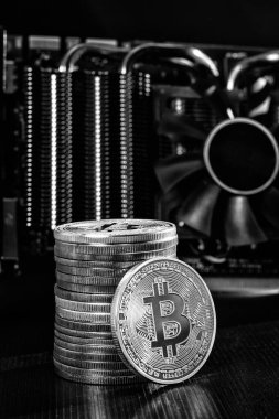 Grafik video kartı üzerine bitcoin yığını