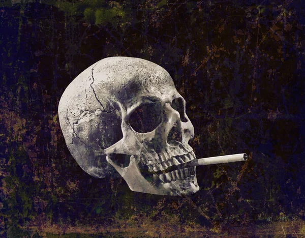 Calavera Humana Con Cigarrillo Aislado Sobre Fondo Oscuro — Foto de Stock