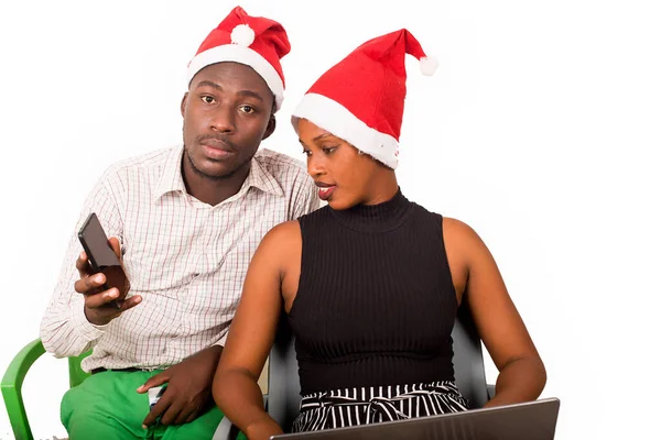 Happy Lovers Surf Internet Wearing Christmas Hats Holidays Shopping Concept — Stock Photo, Image