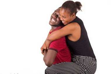 Çekici kız, içerideki erkek arkadaşının sırtında aşk ve hayattan zevk alır..