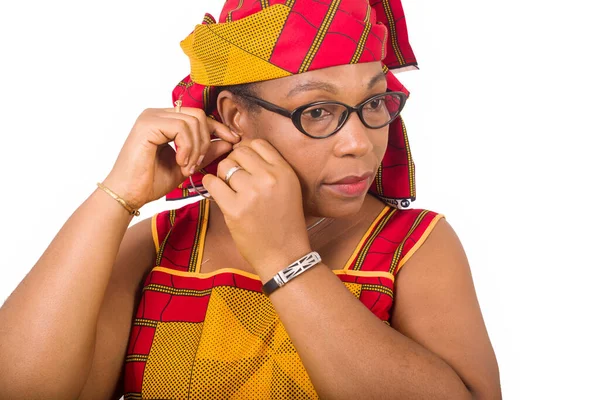 Una Donna Affascinante Donna Africana Tessuto Rosso Con Sciarpa Testa — Foto Stock