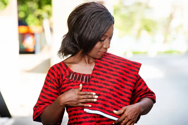 Stylish African Woman Fashion Wearing Red Loincloth Standing Street While — Stock Photo, Image