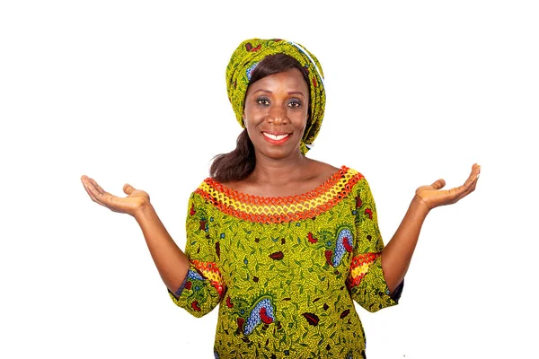 Porträt Einer Schönen Erwachsenen Afrikanischen Frau Mit Grünem Lendenschurz Die — Stockfoto