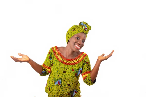 Schöne Erwachsene Afrikanische Frau Mit Lendenschurz Und Grünem Schal Kopf — Stockfoto